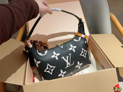 Louis new arrival hobo lock bag size:28*18*10 cm