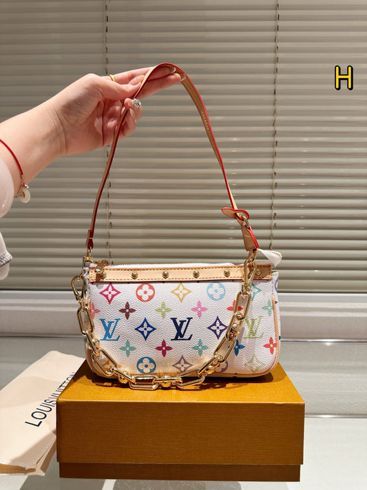 Louis new arrival hobo bag size: 21*12 cm