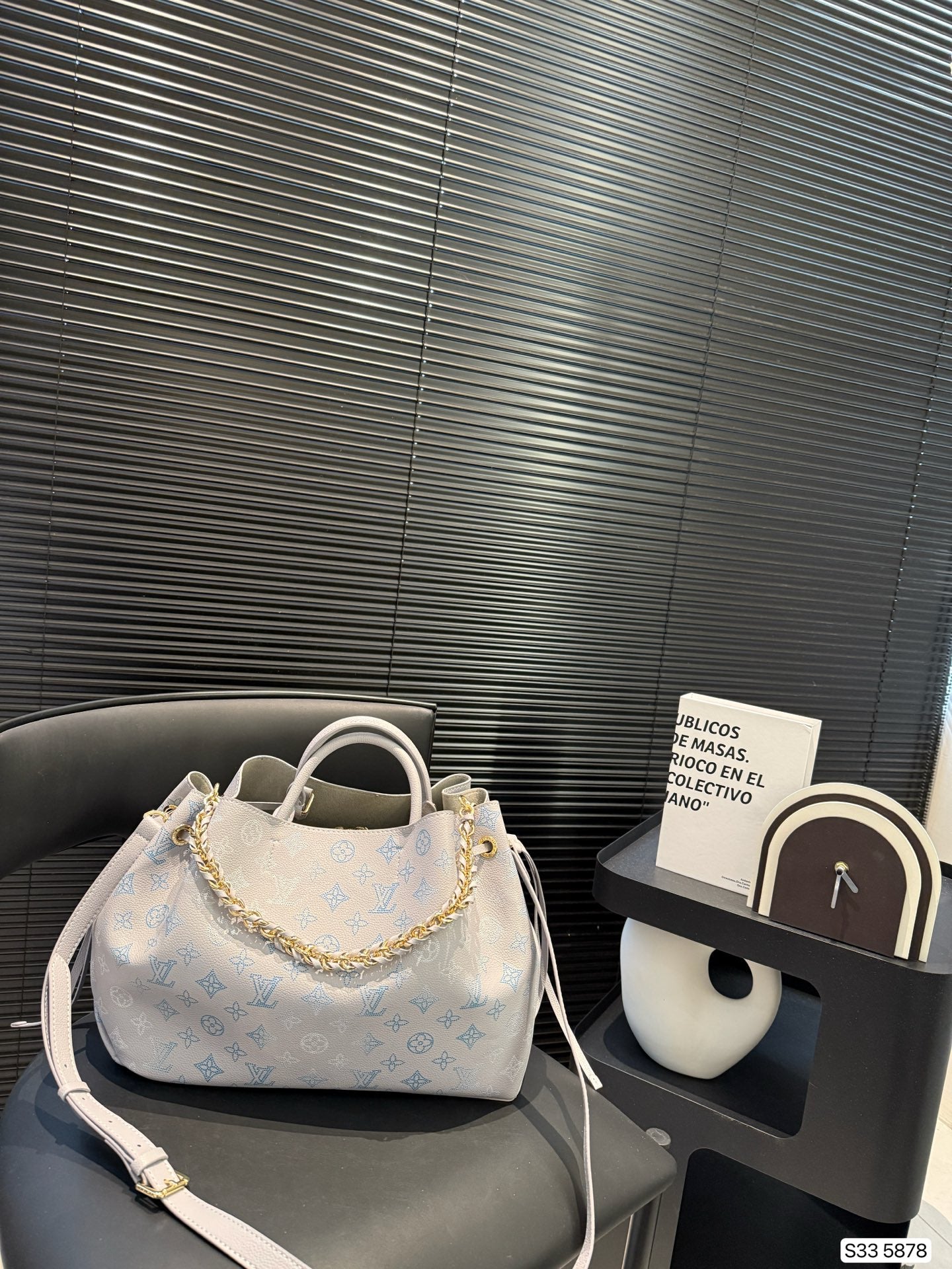 Louis new arrival  bella bag size: 33 * 24 cm