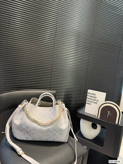 Louis new arrival  bella bag size: 33 * 24 cm