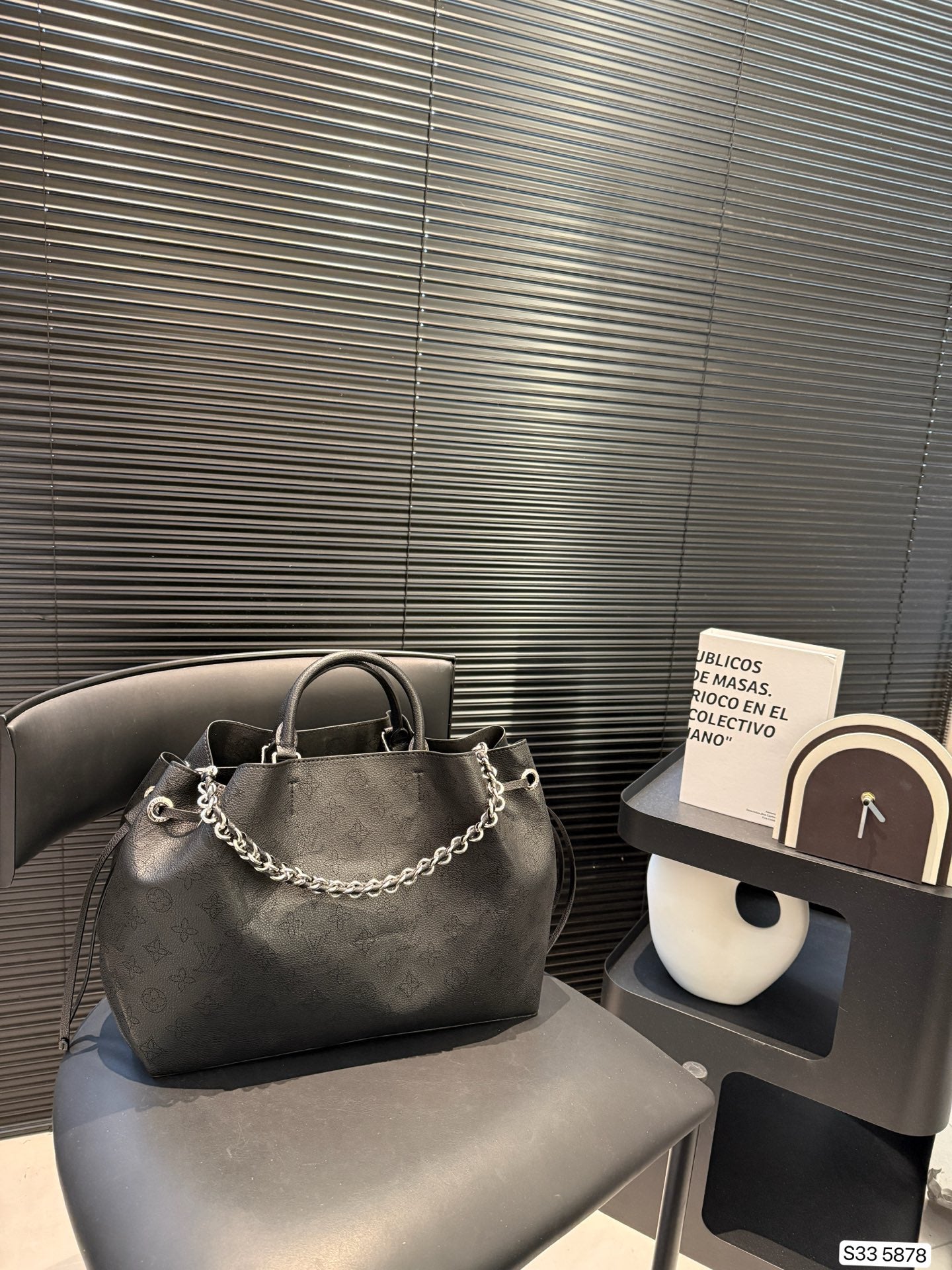 Louis new arrival  bella bag size: 33 * 24 cm