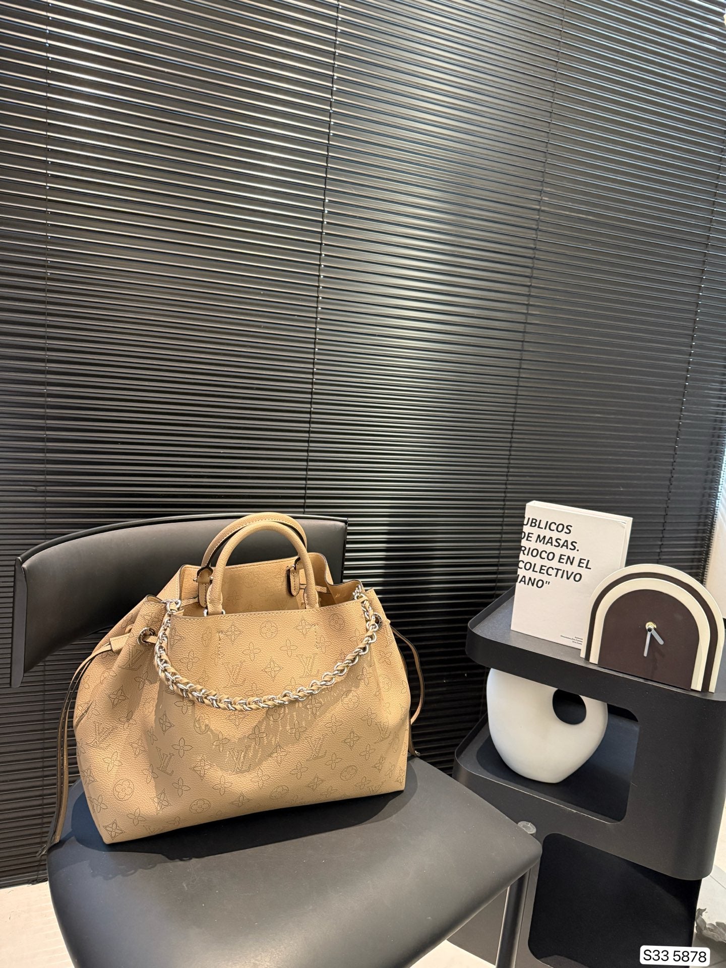 Louis new arrival  bella bag size: 33 * 24 cm