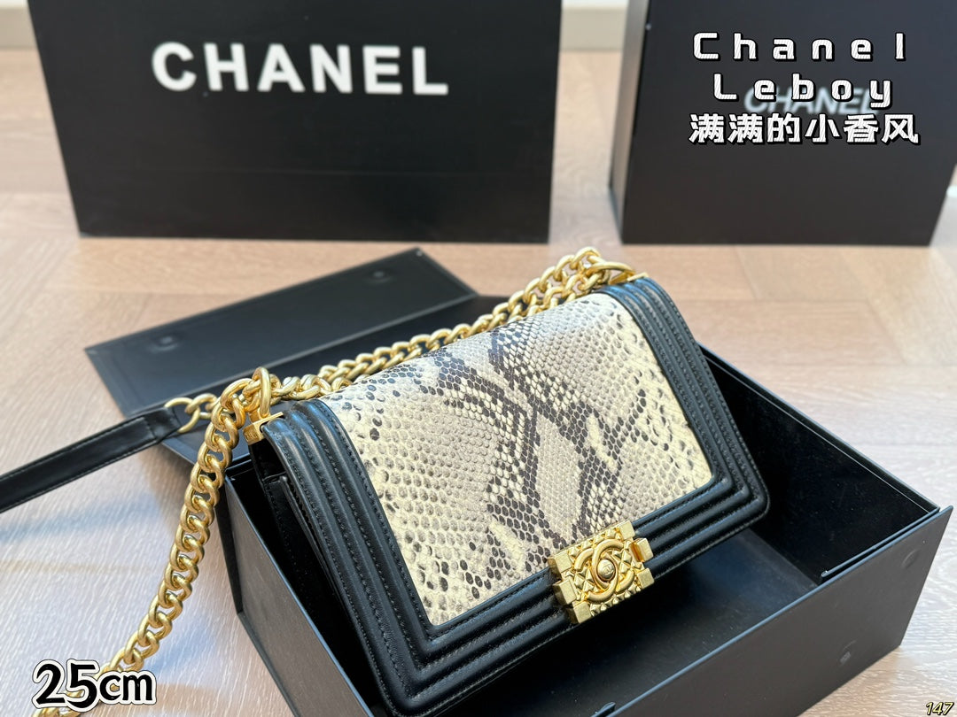 Cc new arrival chain leboy bag size: 25*14 cm