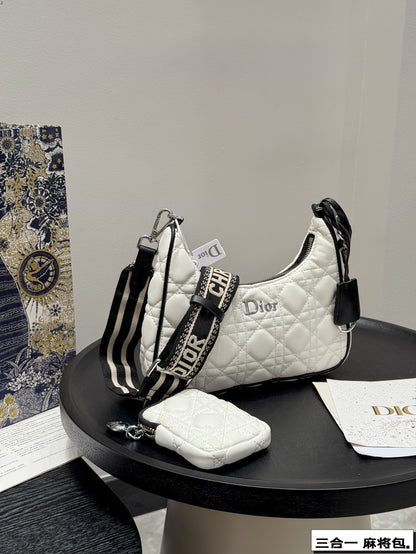 D new arrival chain hobo bag size: 23*17 cm