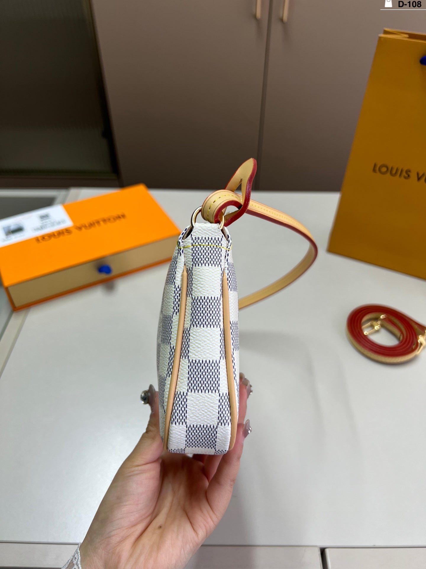 Louis new arrival IVY bag size: 21*12 cm