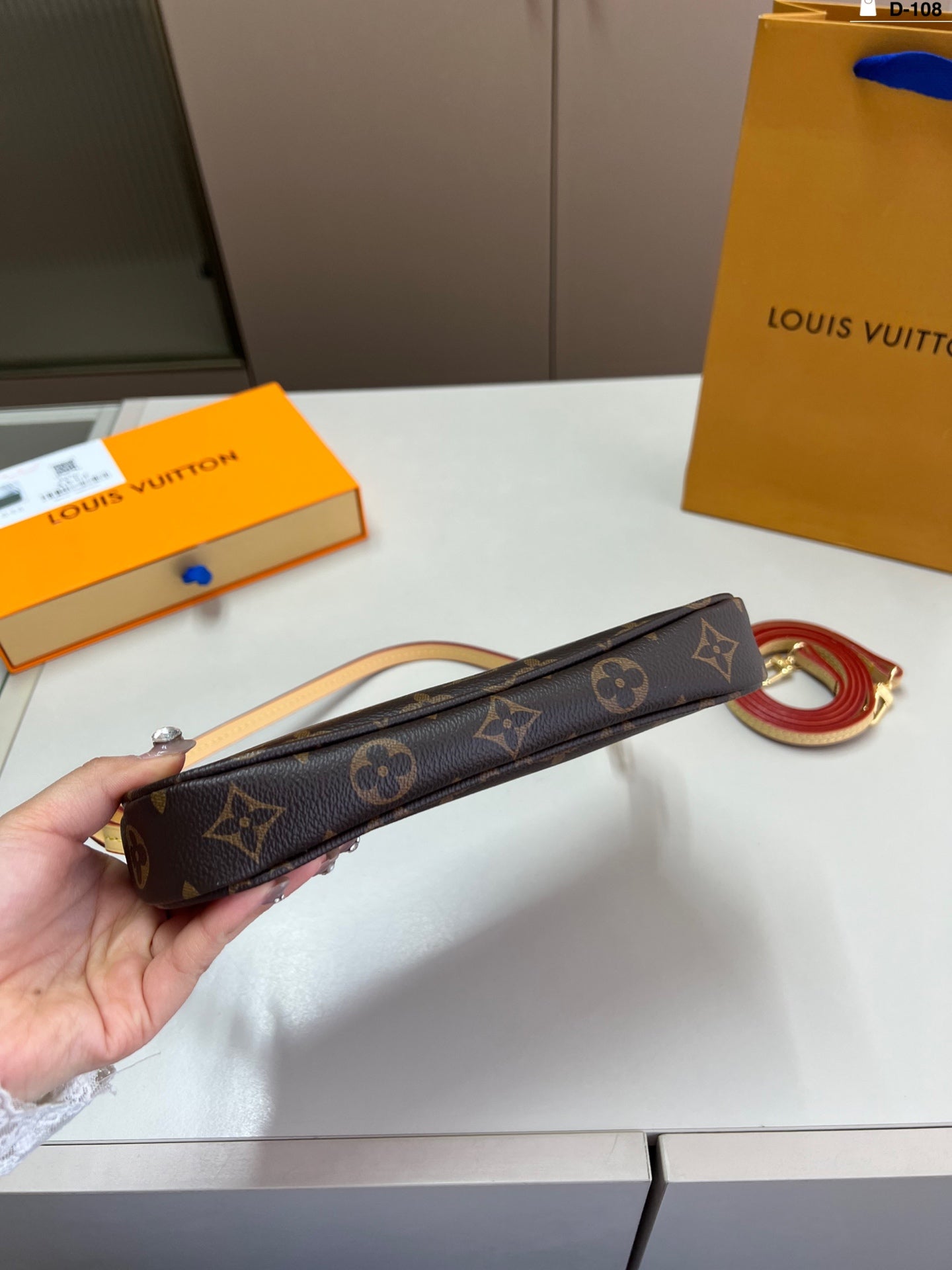 Louis new arrival IVY bag size: 21*12 cm