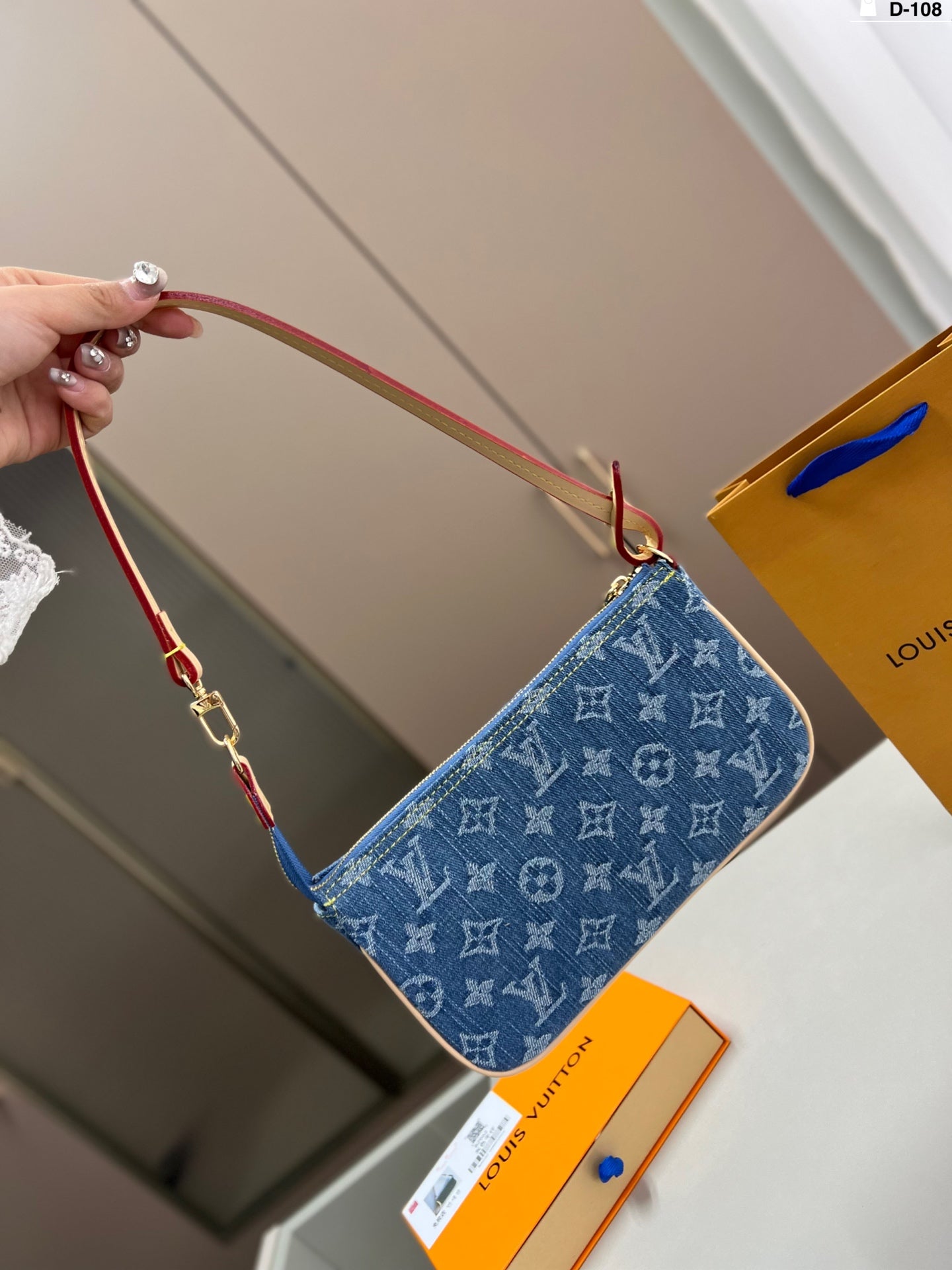 Louis new arrival IVY bag size: 21*12 cm