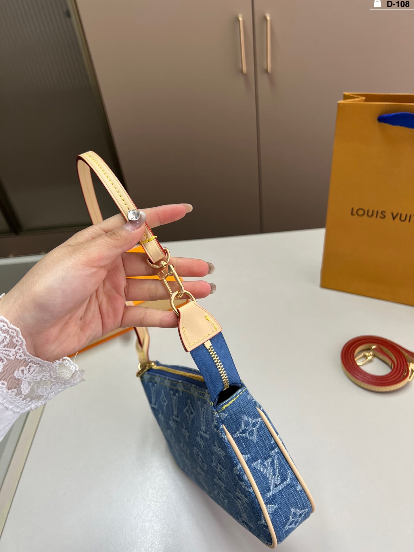 Louis new arrival IVY bag size: 21*12 cm