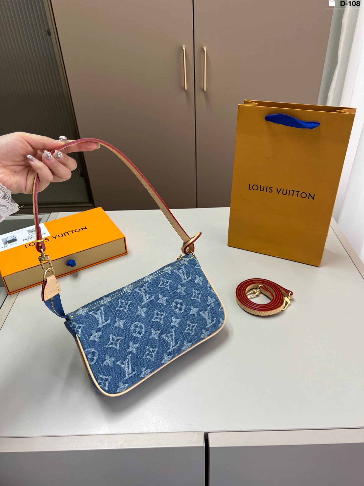 Louis new arrival IVY bag size: 21*12 cm