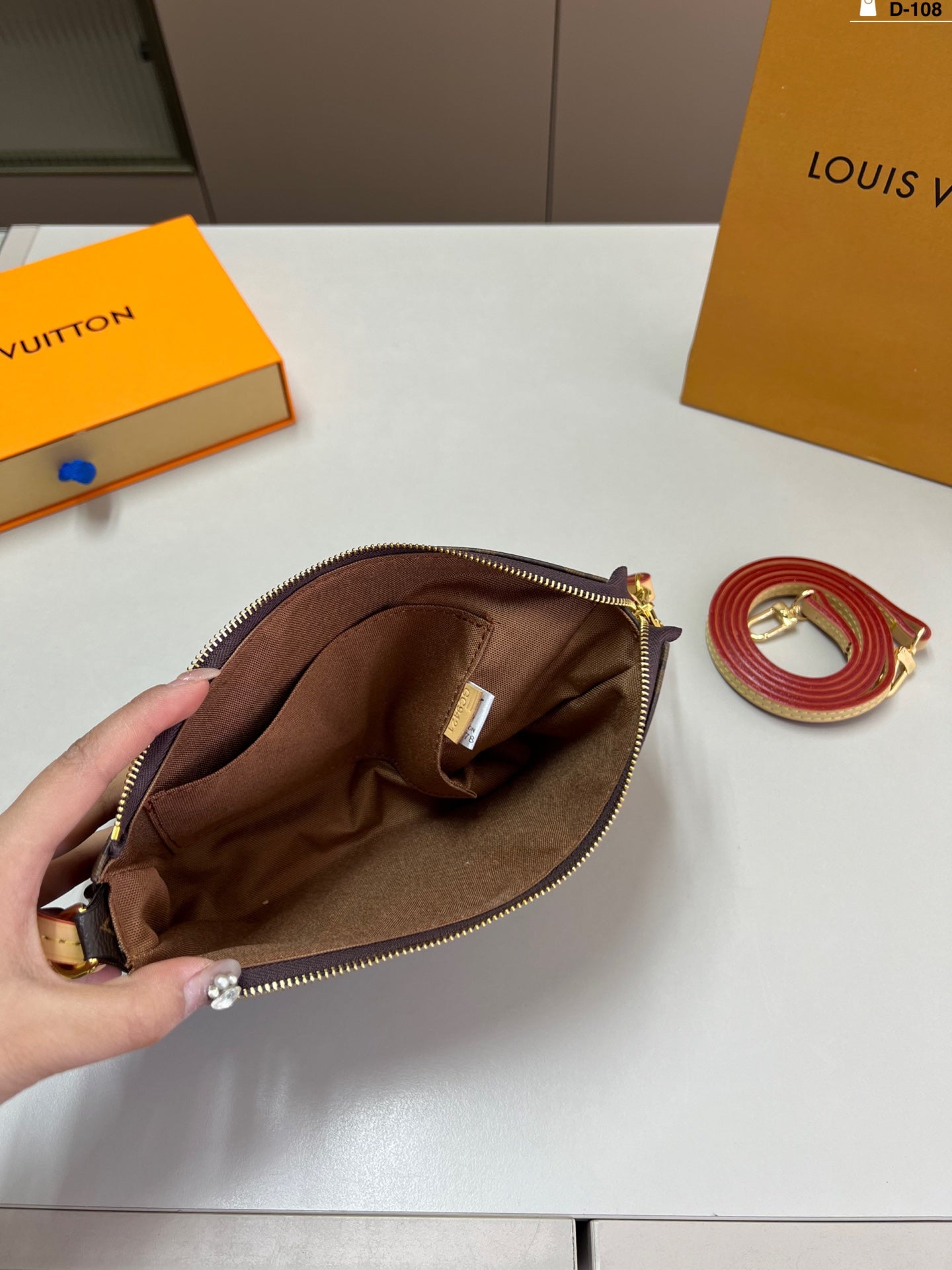 Louis new arrival IVY bag size: 21*12 cm