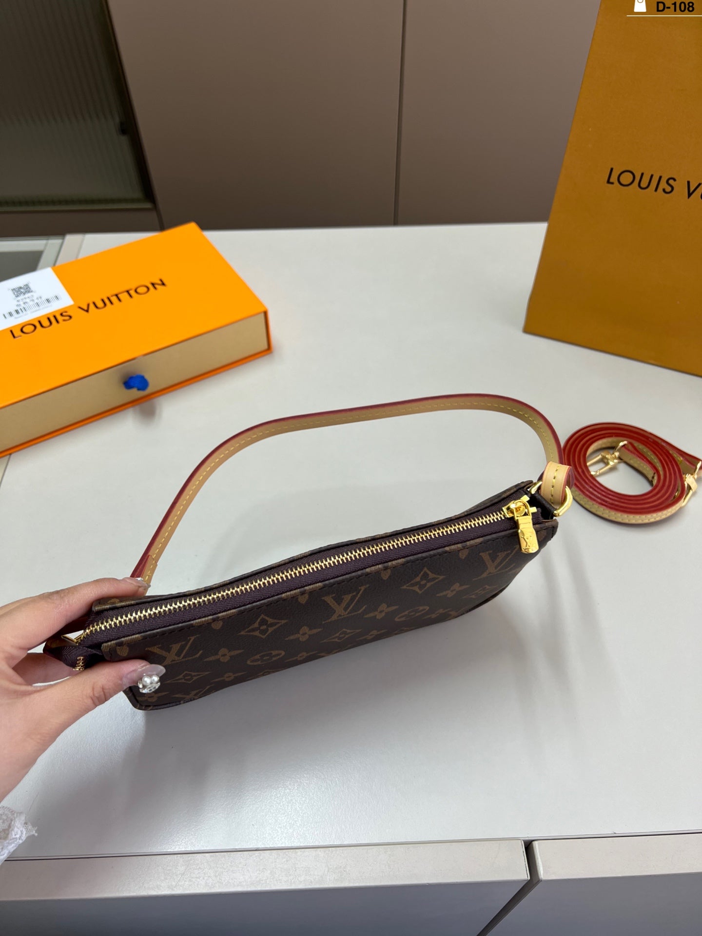 Louis new arrival IVY bag size: 21*12 cm