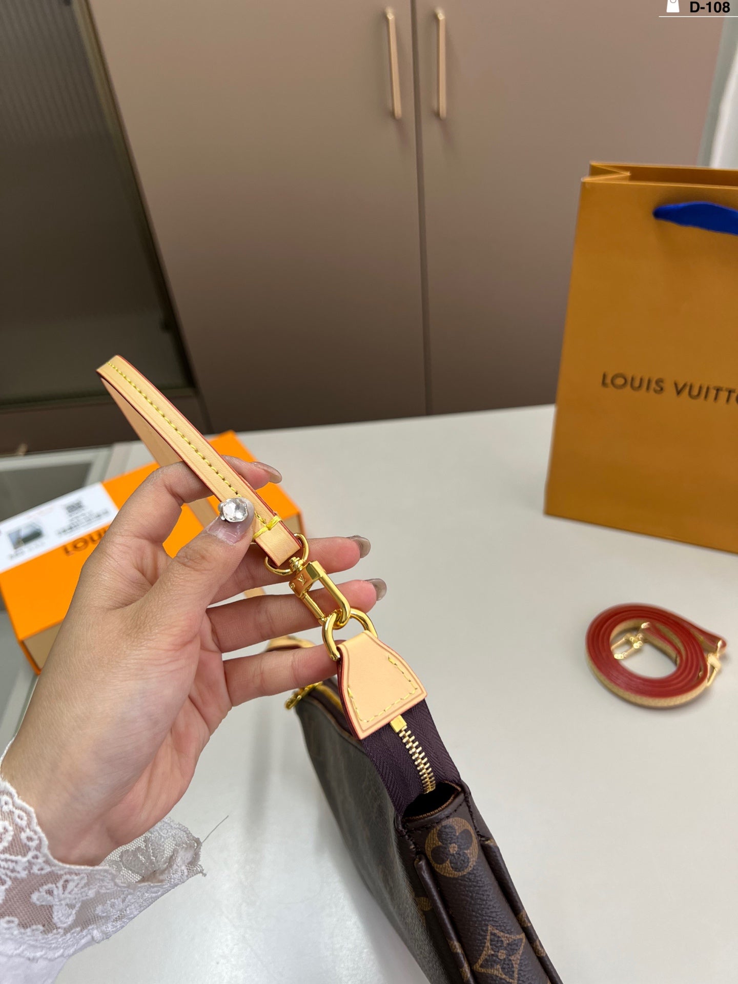 Louis new arrival IVY bag size: 21*12 cm