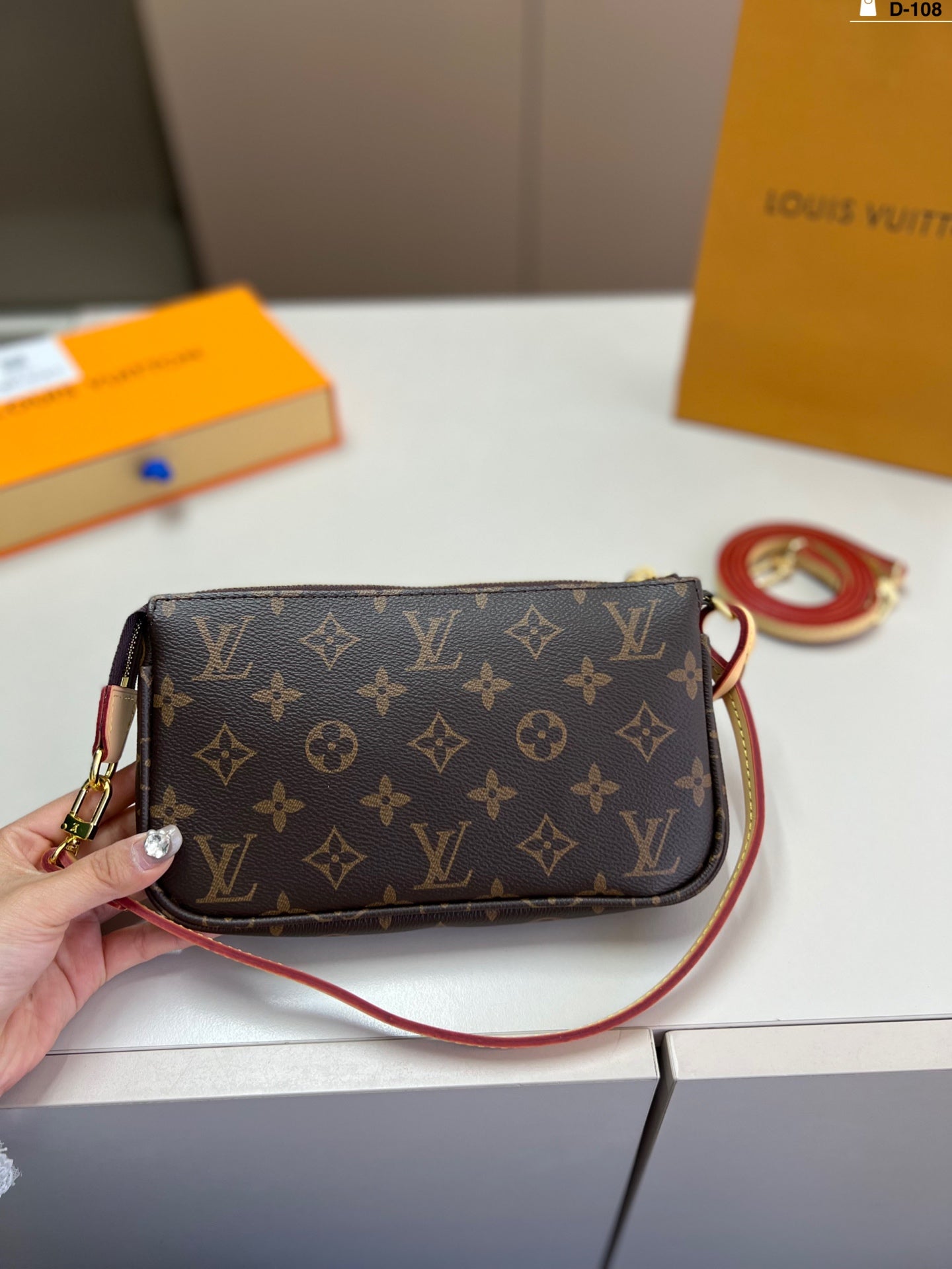 Louis new arrival IVY bag size: 21*12 cm