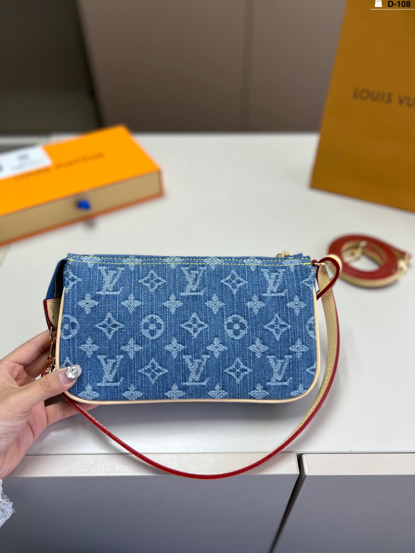 Louis new arrival IVY bag size: 21*12 cm