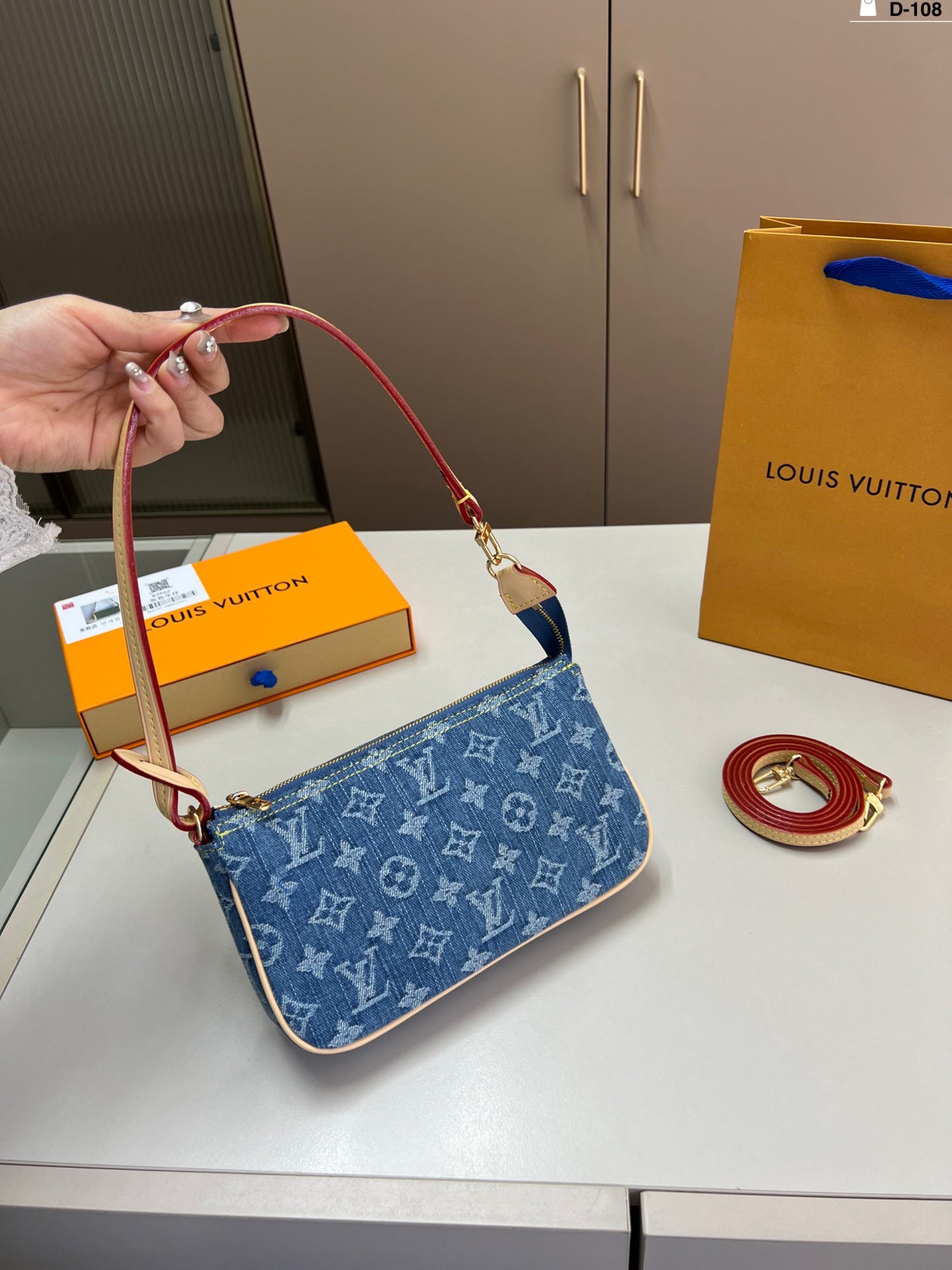 Louis new arrival IVY bag size: 21*12 cm