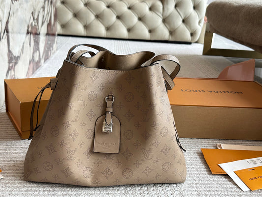 Louis new arrival shopping tote bag size: 33*27cm
