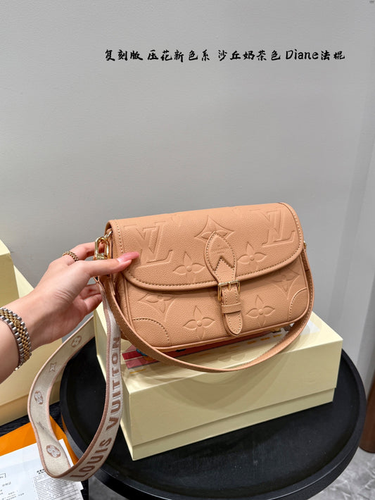 Louis new arrival Diane bag size: 25*15 cm