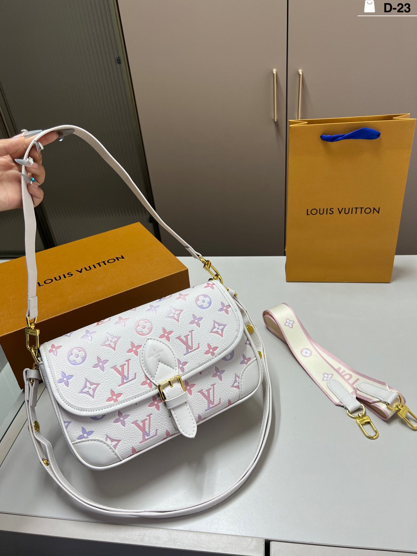 louis new arrival 25ss hobo bag size: 25×14 cm