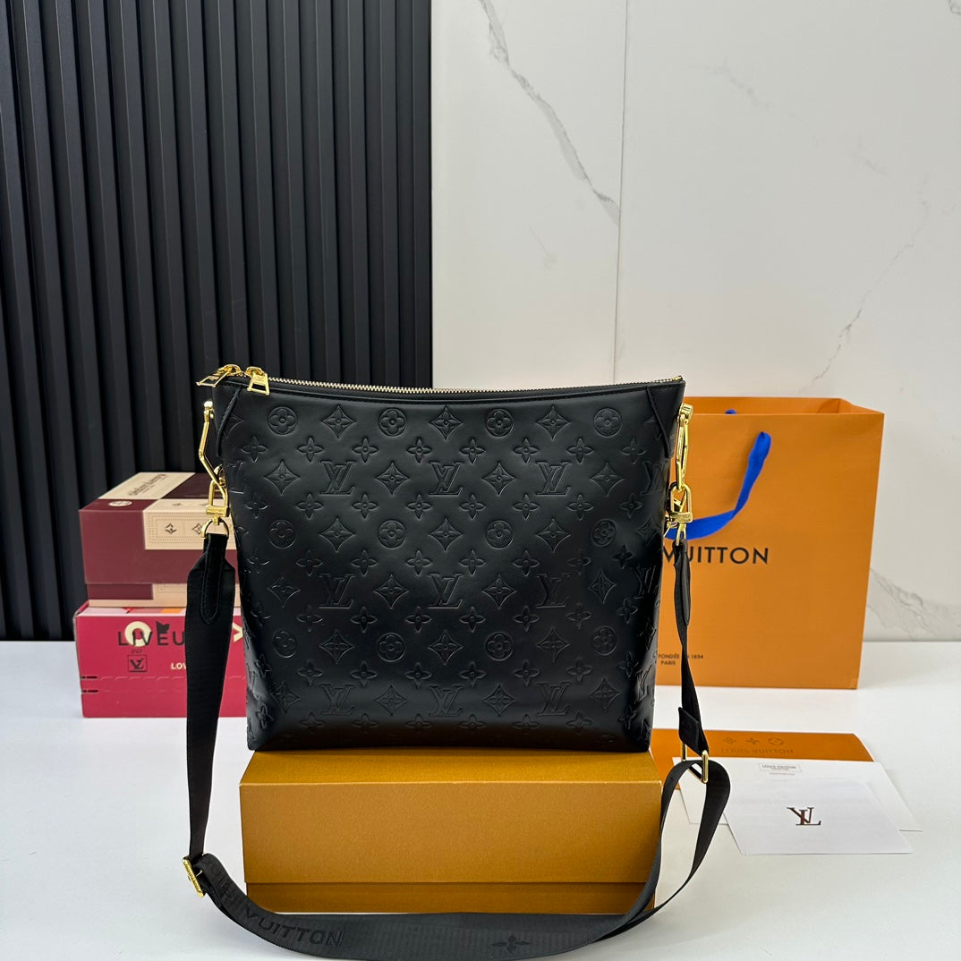 Louis new arrival Coussin bag size: 33*25cm