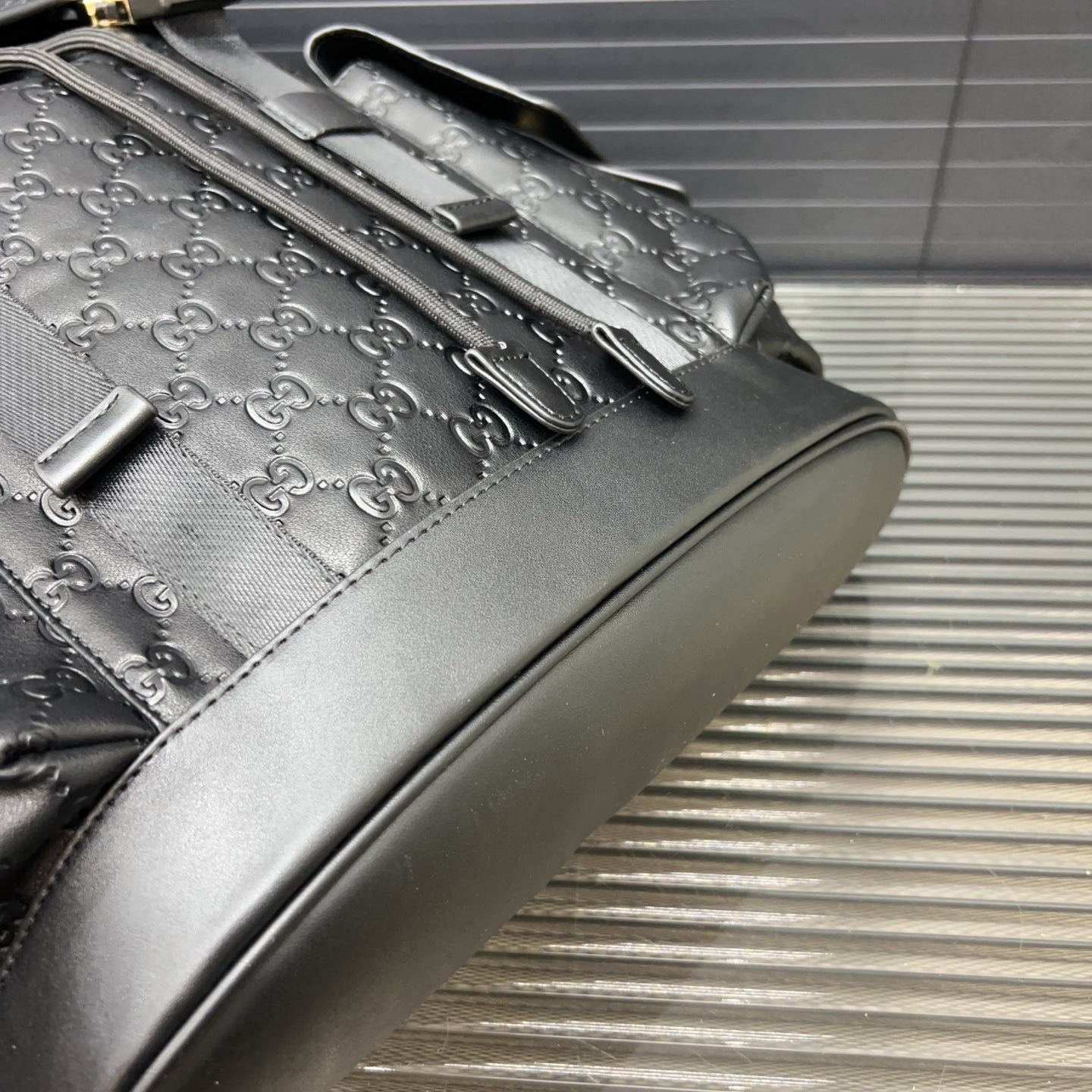 Gg new arrival backpack bag size : 34 *42 cm