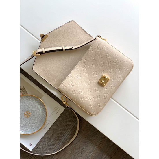 L-bag Size: 25 x 19 x 7 cm
