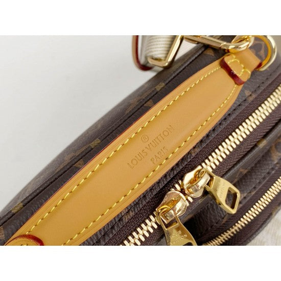 L-bag Size: 18 x 11 x 10 cm