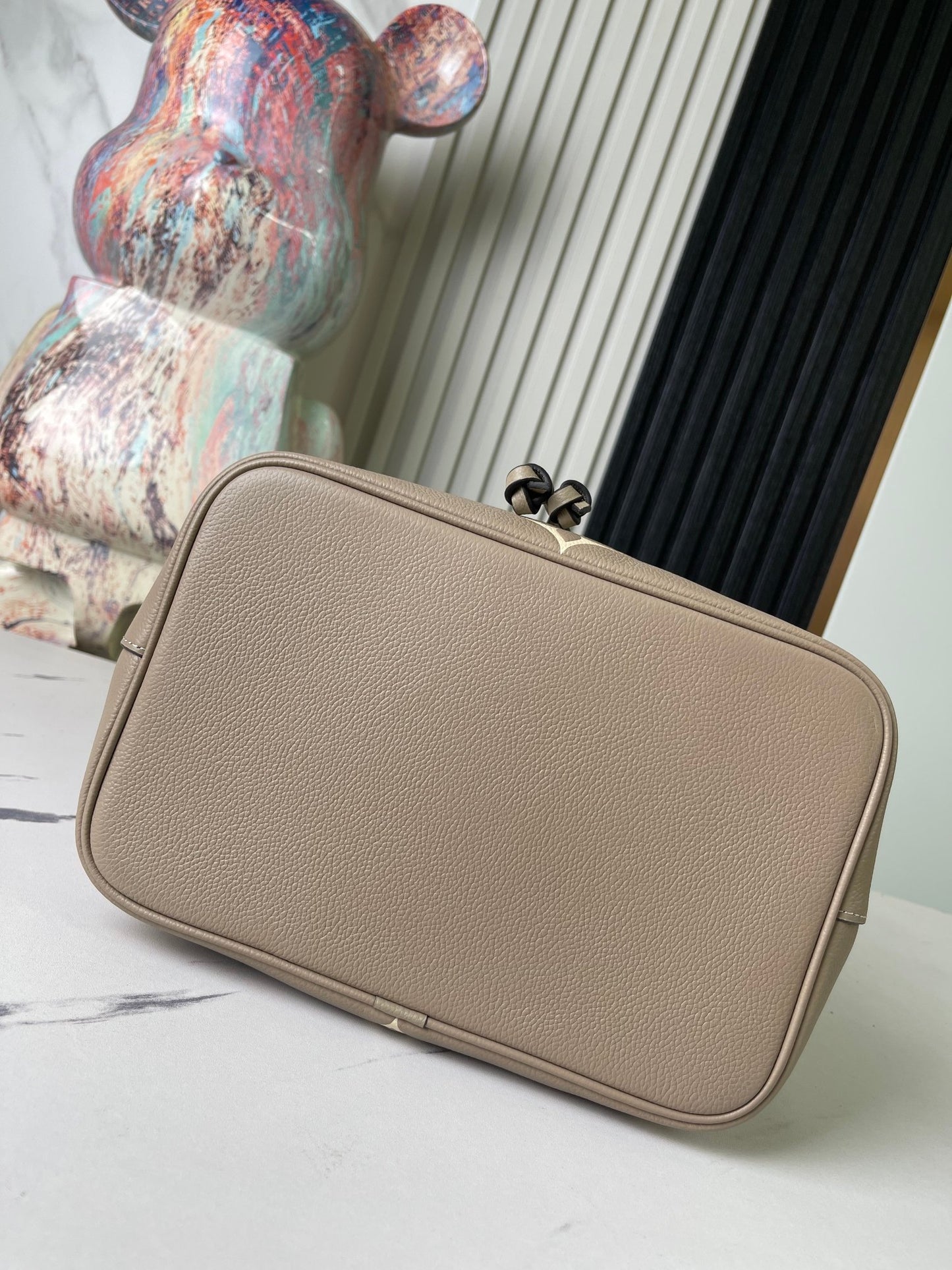 LOUIS Monogram Empreinte NeoNoe bag size : 26.0 x 26.0 x 17.5cm