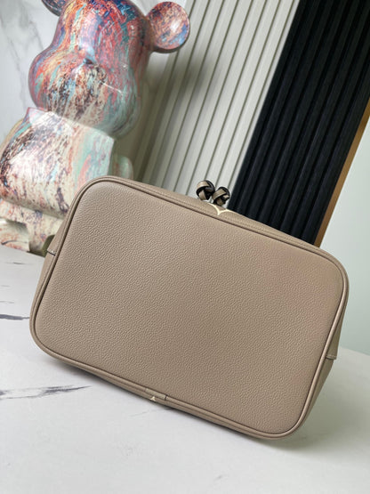 LOUIS Monogram Empreinte NeoNoe bag size : 26.0 x 26.0 x 17.5cm