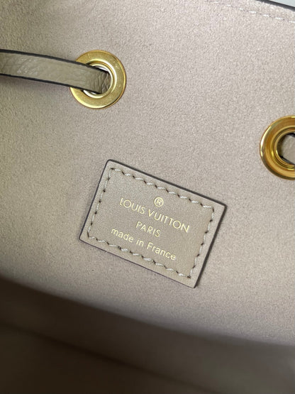 LOUIS Monogram Empreinte NeoNoe bag size : 26.0 x 26.0 x 17.5cm